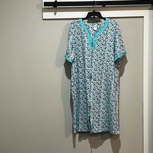 NWOT - Short Sleeve, Zippered Women’s Robe